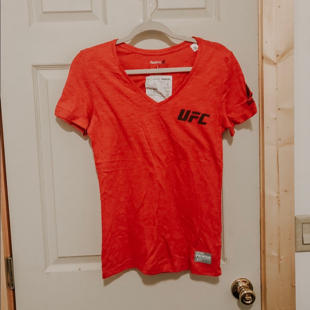 NWOT REEBOK TOP
